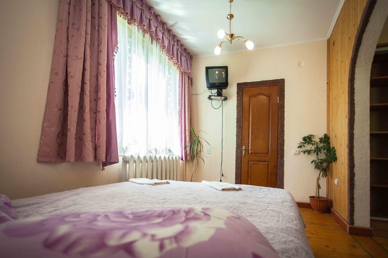 Lisoviy Zatyshok, Z Vidkrutum Litnim Baseynom Hotel Slavske Exterior photo